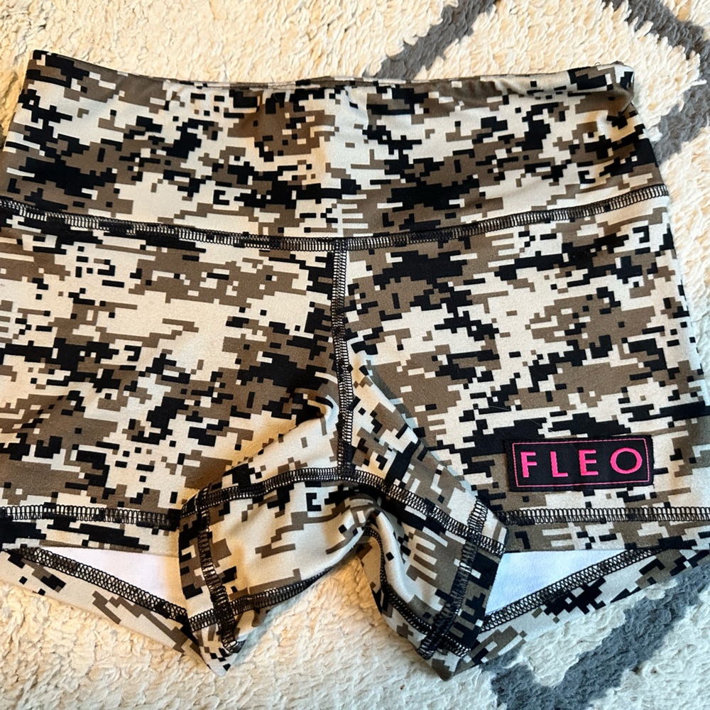 Fleo games shorts